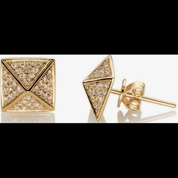 💕x3HP💕14k gold Diamond pyramid stud earrings - Picture 9 of 9